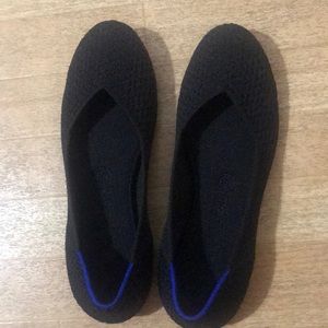Black size 8.5 Rothy’s flats